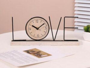 ساعة ديكور Love