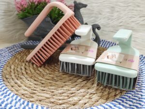 فرشاة سيليكون بيد بلاستيك